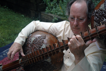 Peter Row playing the Rudra Vina